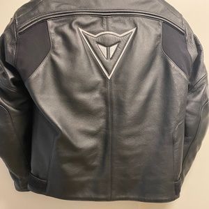 Dainese mens size 54 motorcycle leather jacket